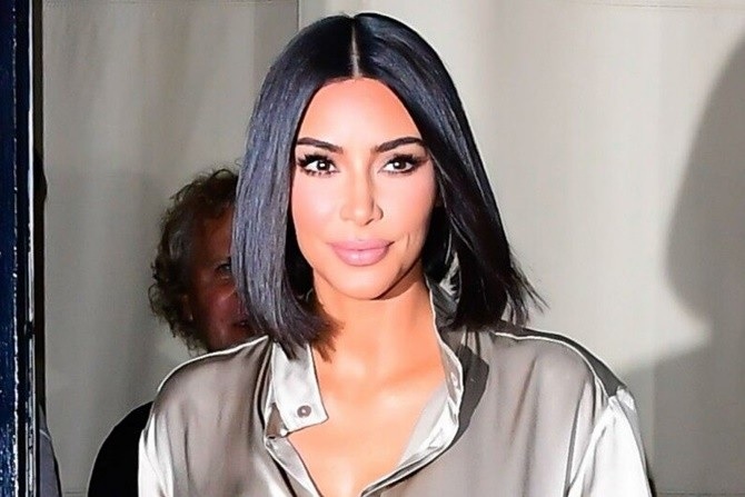 Disaksikan Kim Kardashian, Arsenal Disingkirkan Sporting CP di EmiratesKim Kardashian menyaksikan kekalahan Arsenal dari Sporting CP melalui adu penalti pada leg kedua 16 besar Liga Europa di Emirates Stadium, Jumat (17/3/2023) dini hari WIB.